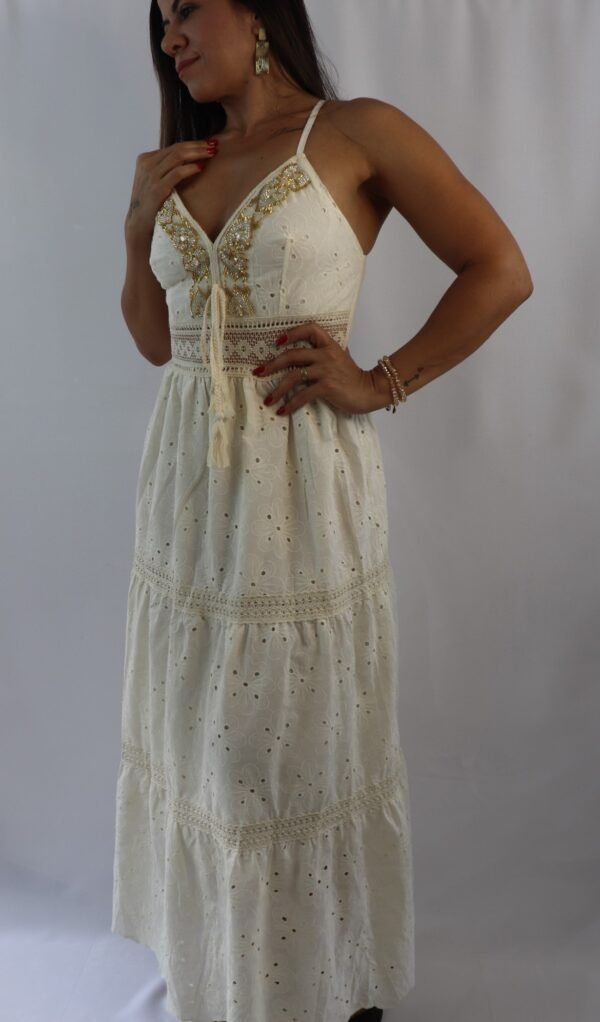 Vestido nude com detalhe frente
