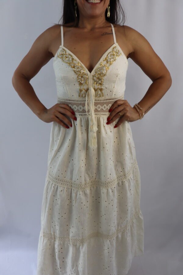 vestido longo nude com detalhe frente